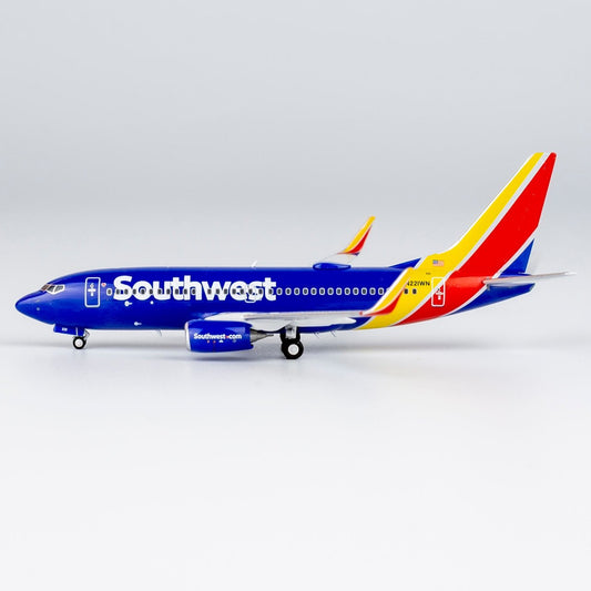 1:400 NG Models Southwest Airlines Boeing 737 - 700 N221WN - Final Approach Collectibles