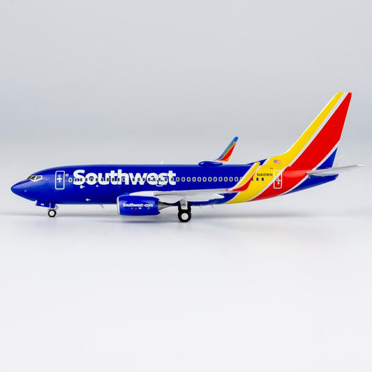 1:400 NG Models Southwest Airlines Boeing 737 - 700 N410WN Mismatched Winglets - Final Approach Collectibles