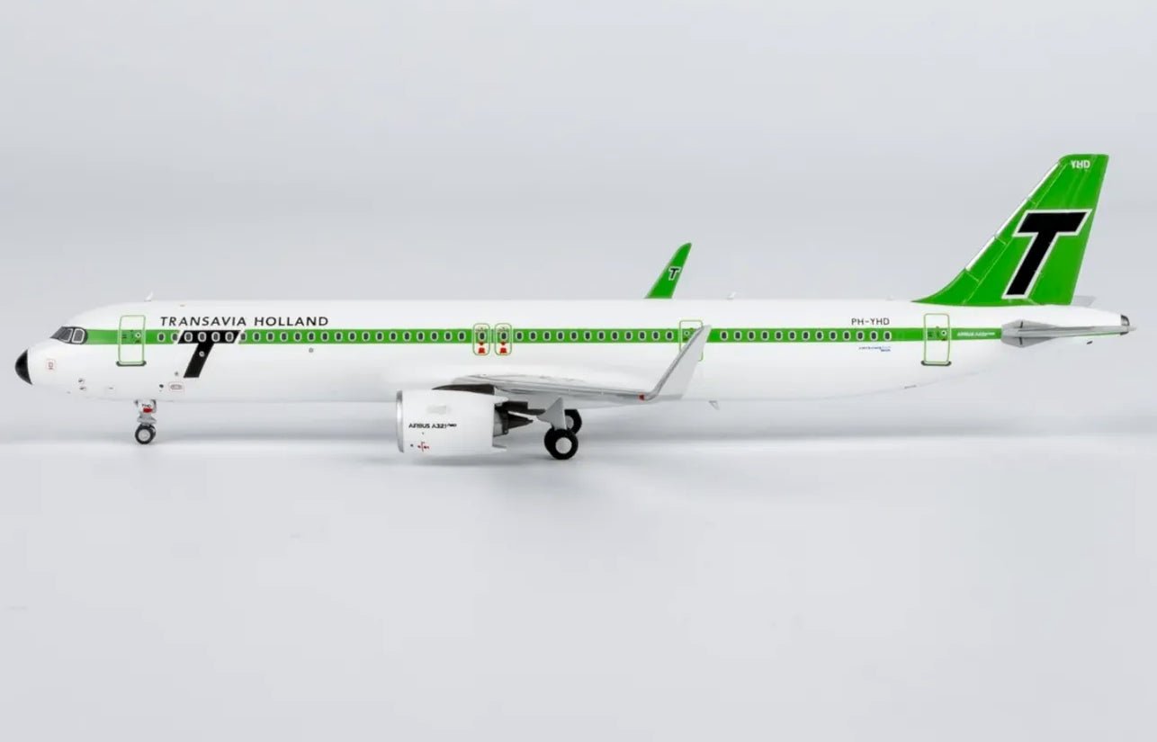 1:400 NG Models Transavia Airbus A321 NEO PH - YHD Retro livery - Final Approach Collectibles