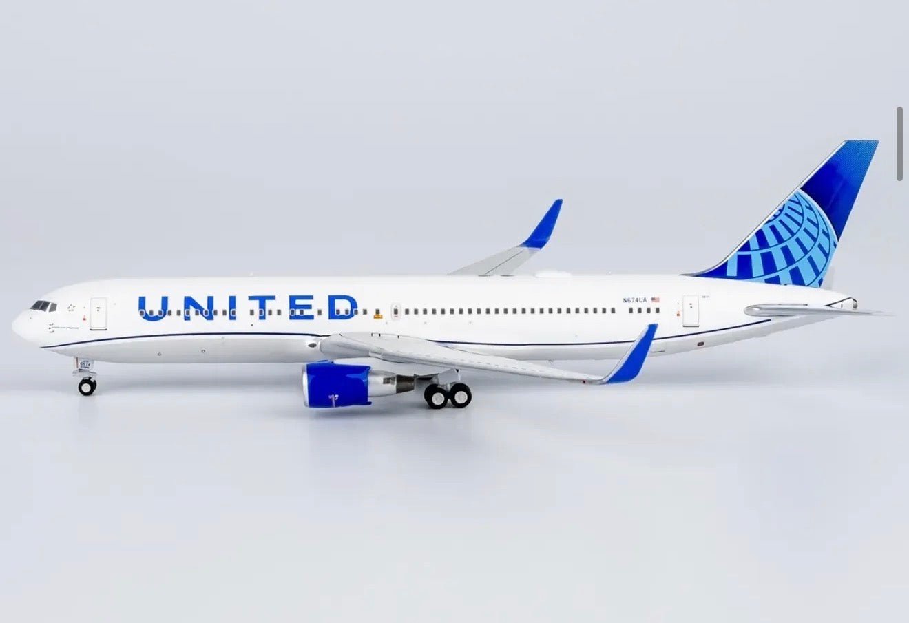 1:400 NG Models United Airlines 767-300ER N674UA - Final Approach Collectibles