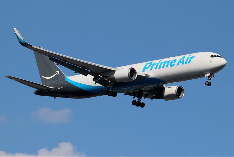 1:400 Phoenix Models Amazon Prime Air Boeing 767 - 300ER N367AZ - Final Approach Collectibles
