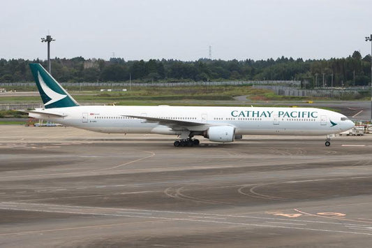1:400 Phoenix Models Cathay Pacific Boeing 777 - 300 B - HNQ - Final Approach Collectibles
