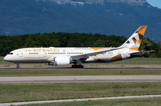 1:400 Phoenix Models Etihad Airways Boeing 787 - 8 A6 - PFC - Final Approach Collectibles