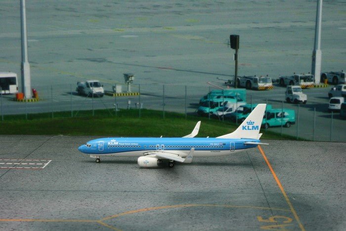 1:400 Phoenix Models KLM Boeing 737-800 PH-BXZ - Final Approach Collectibles
