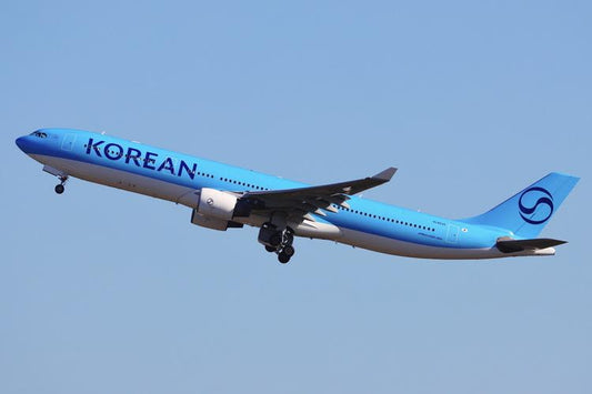 1:400 Phoenix Models Korean Air Airbus A330 - 300 HL8025 New Livery - Final Approach Collectibles