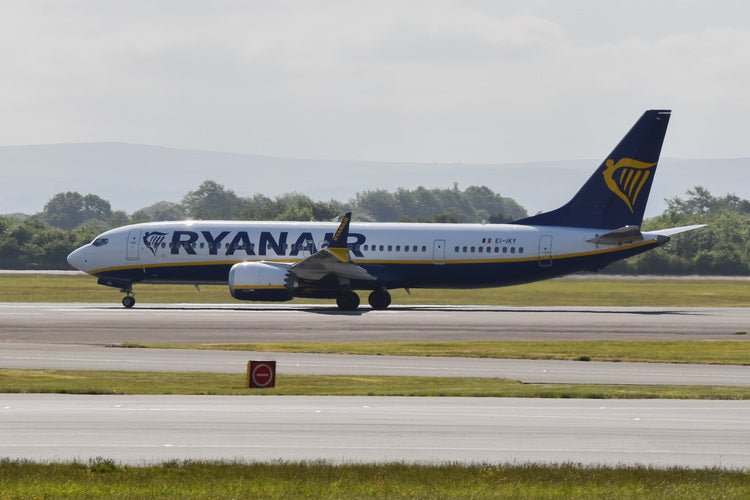 1:400 Phoenix Models Ryanair Boeing 737 MAX 8 EI - IKY - Final Approach Collectibles