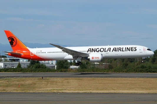 1:400 Phoenix Models TAAG Angola Airlines Boeing 787 - 10 D2 - TET - Final Approach Collectibles