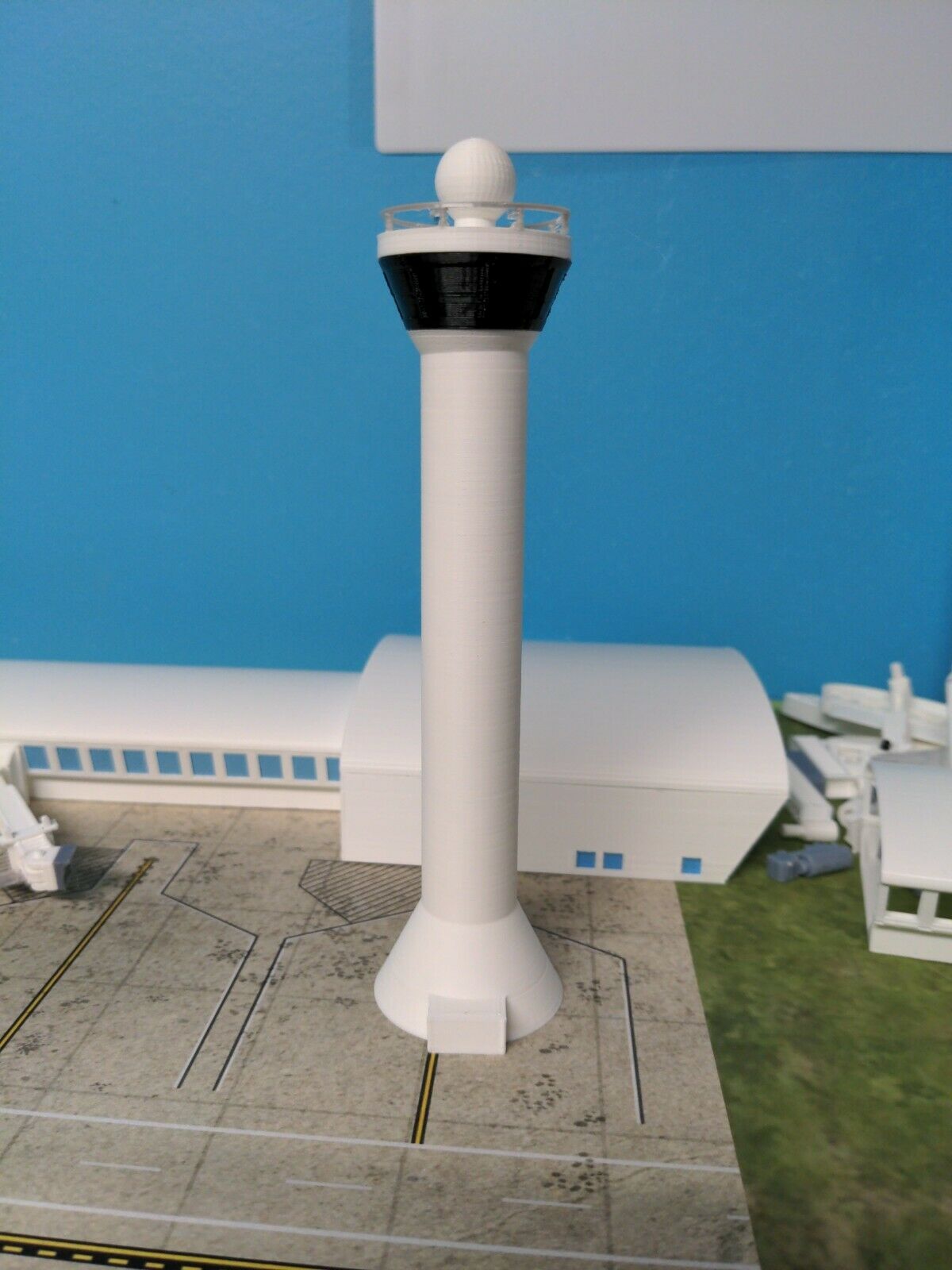 1:400 Scale Modern ATC Tower - Final Approach Collectibles
