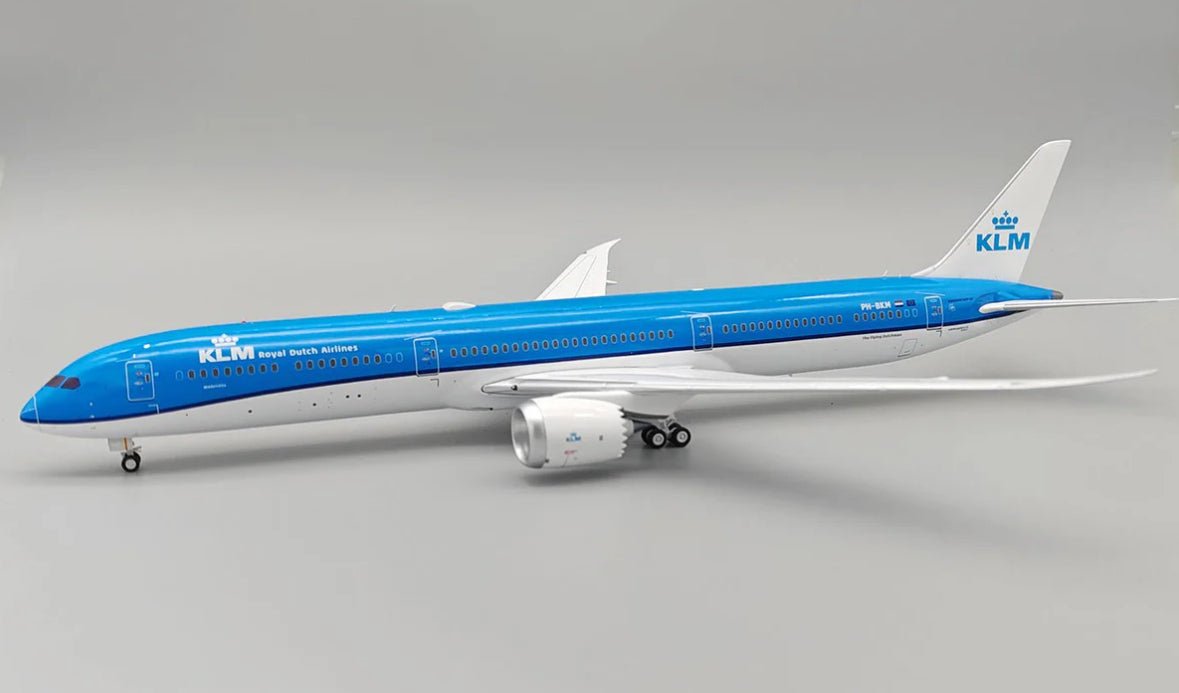 InFlight200 KLM Boeing 787 - 10 Dreamliner PH - BKM - Final Approach Collectibles
