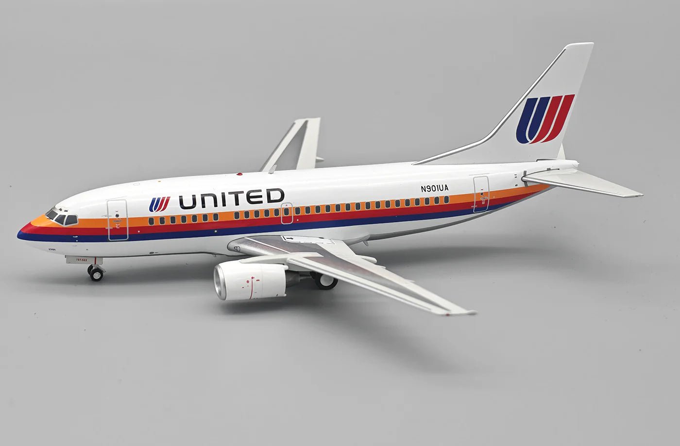 InFlight200 United Airlines Boeing 737 - 522 N901UA - Final Approach Collectibles